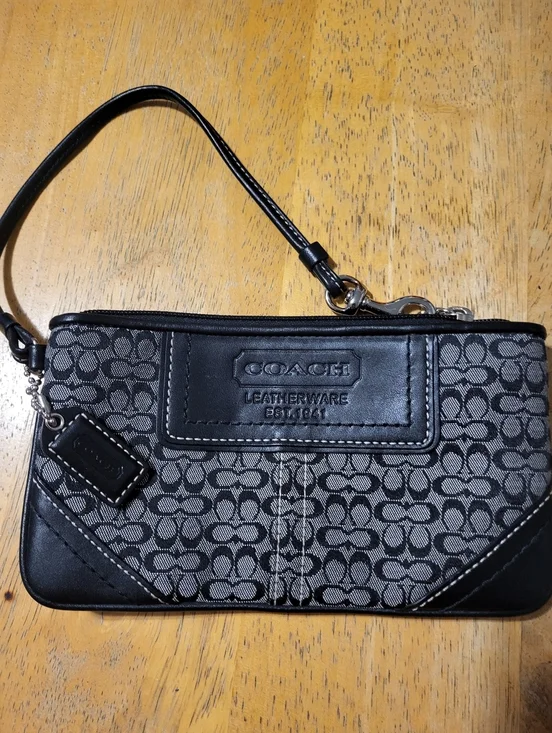 Coach VINTAGE Mini Soho "Hippie" Bag. EUC. And Matching Wristlet. - Picture 8 of 10